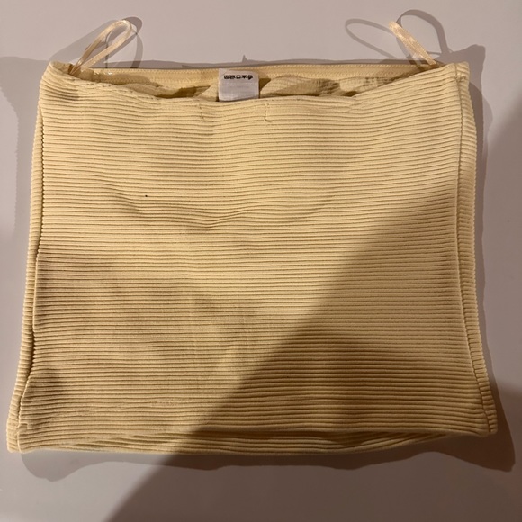 ✨5 for $30✨ Yellow ribbed tube top - Picture 3 of 4